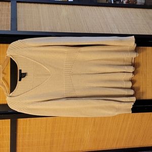 Calvin Kline cream colored fitted sweater v neck. 100% cotton